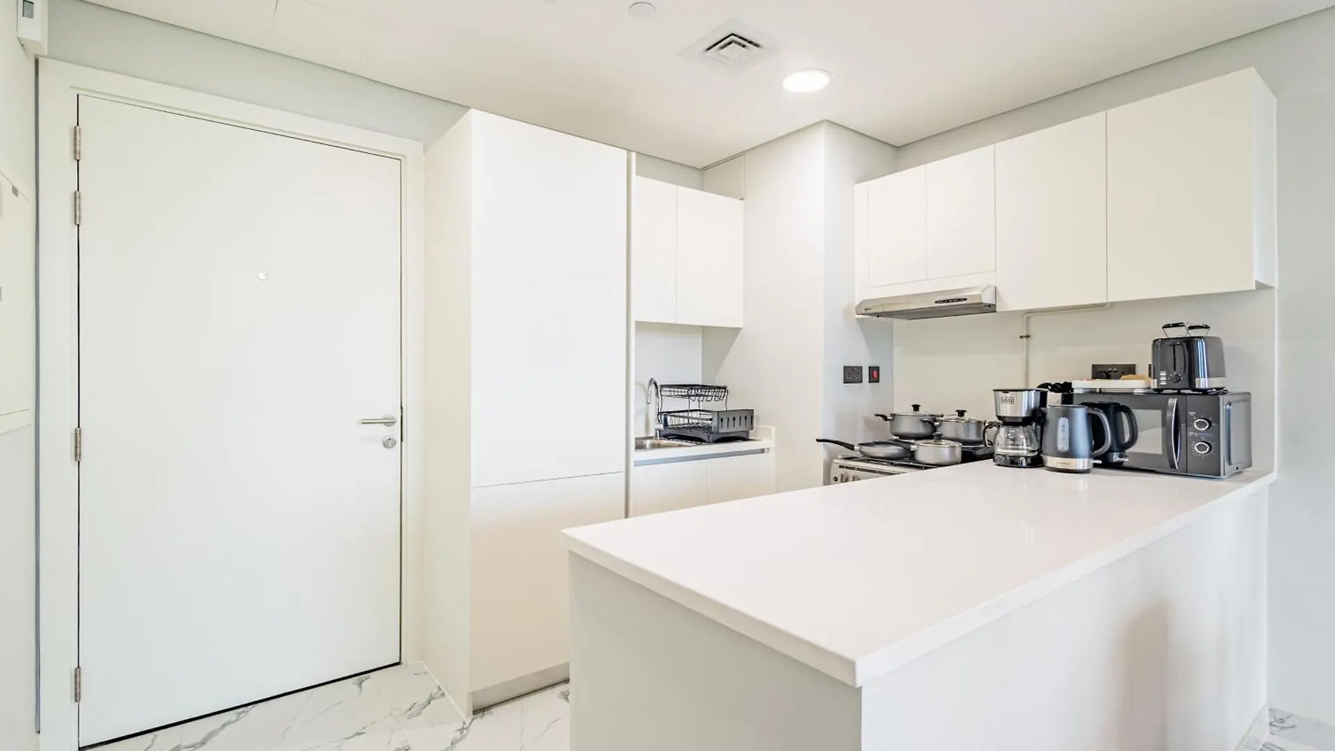 Full Canal View - Upgraded - Huge Balcony - 5 Min Walk From Adgm, Cleveland & Galleria - Ideal For Corporate Guests & Business Professionals Abu Dhabi Apartment