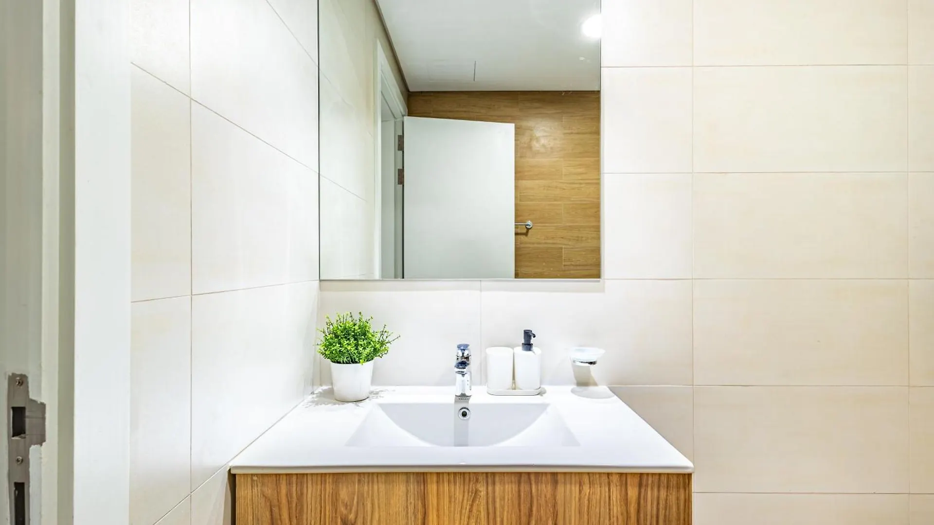 Διαμέρισμα Full Canal View - Upgraded - Huge Balcony - 5 Min Walk From Adgm, Cleveland & Galleria - Ideal For Corporate Guests & Business Professionals Αμπού Ντάμπι Ηνωμένα Αραβικά Εμιράτα